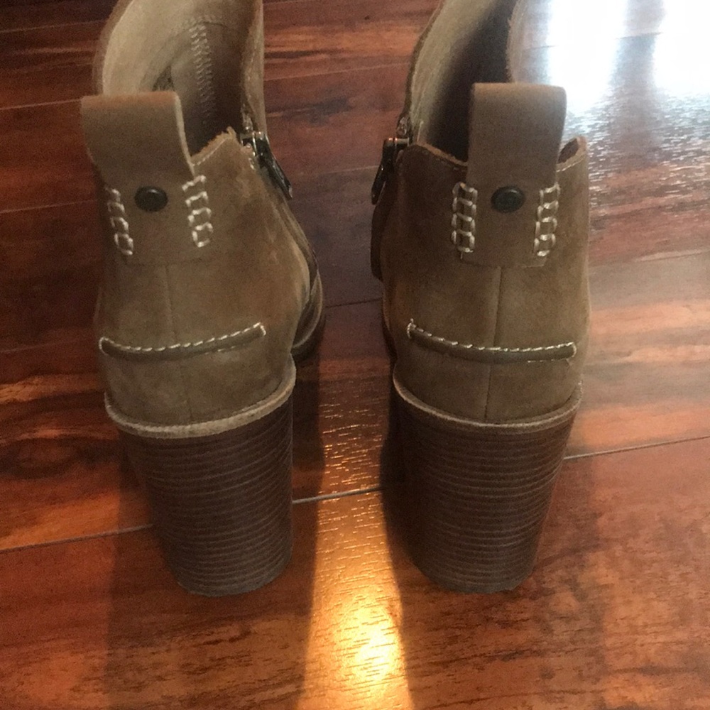 Women’s Ugg Bootie - Picture 4 of 8